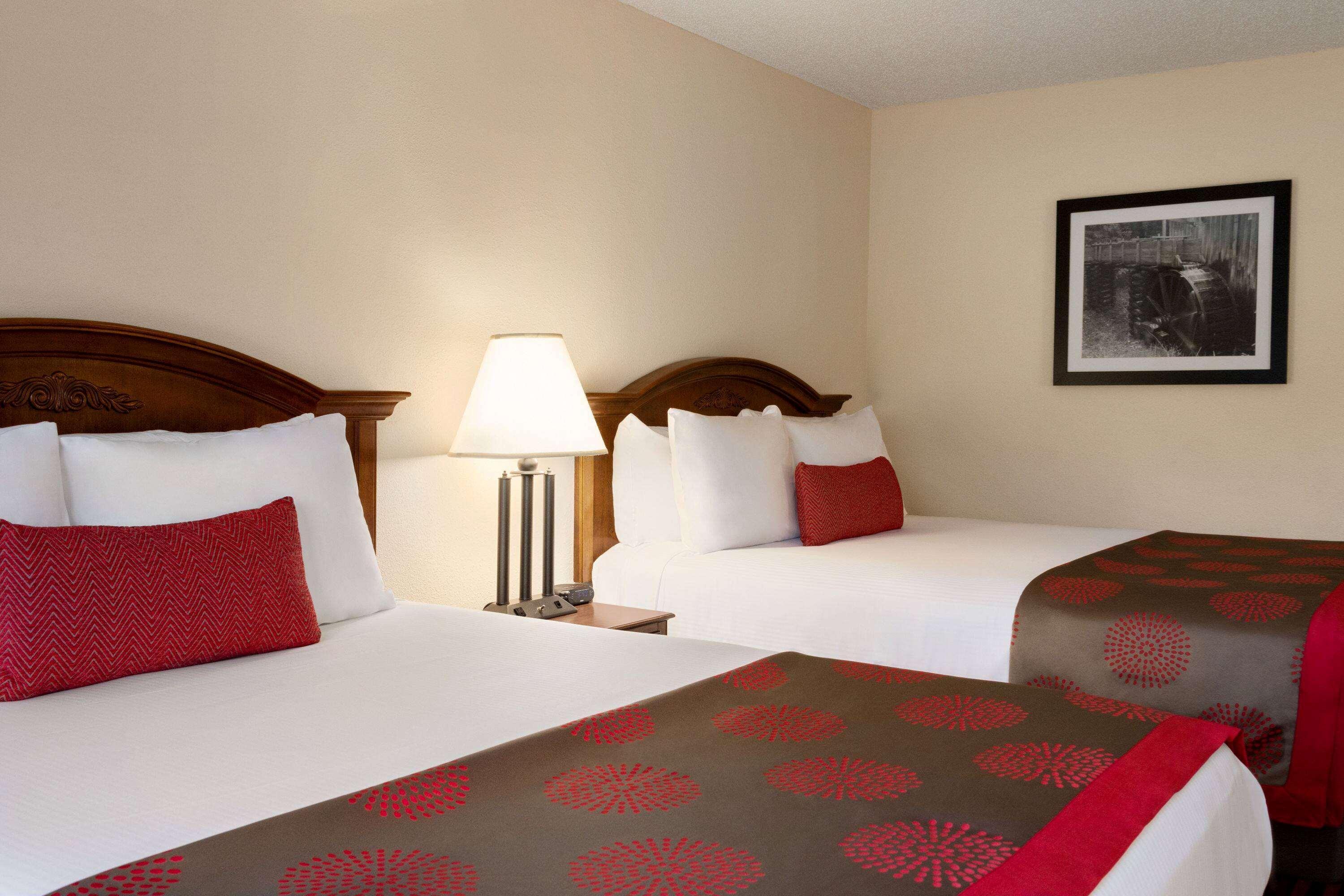 Ramada By Wyndham Pigeon Forge North Hotel Buitenkant foto