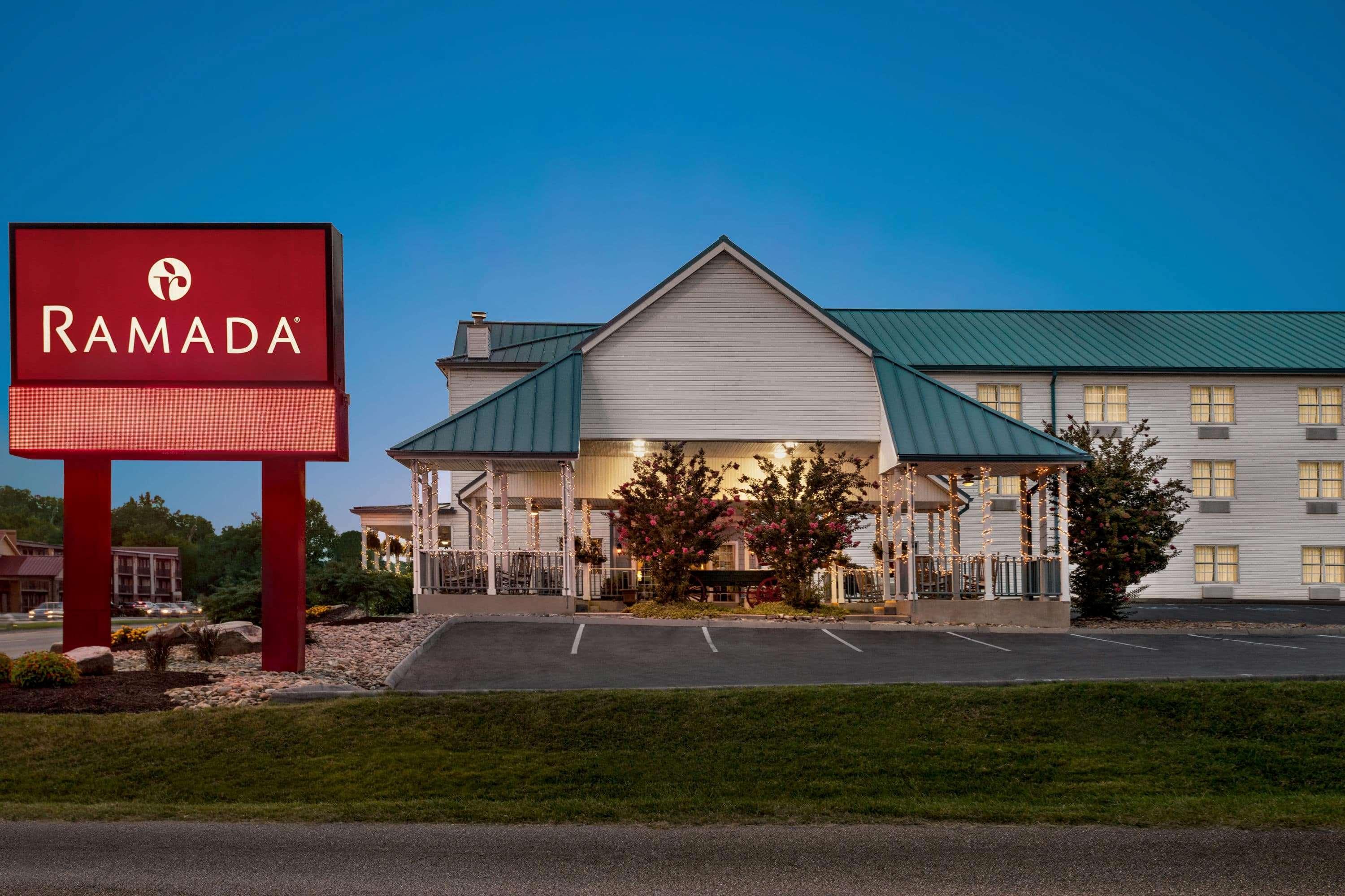 Ramada By Wyndham Pigeon Forge North Hotel Buitenkant foto