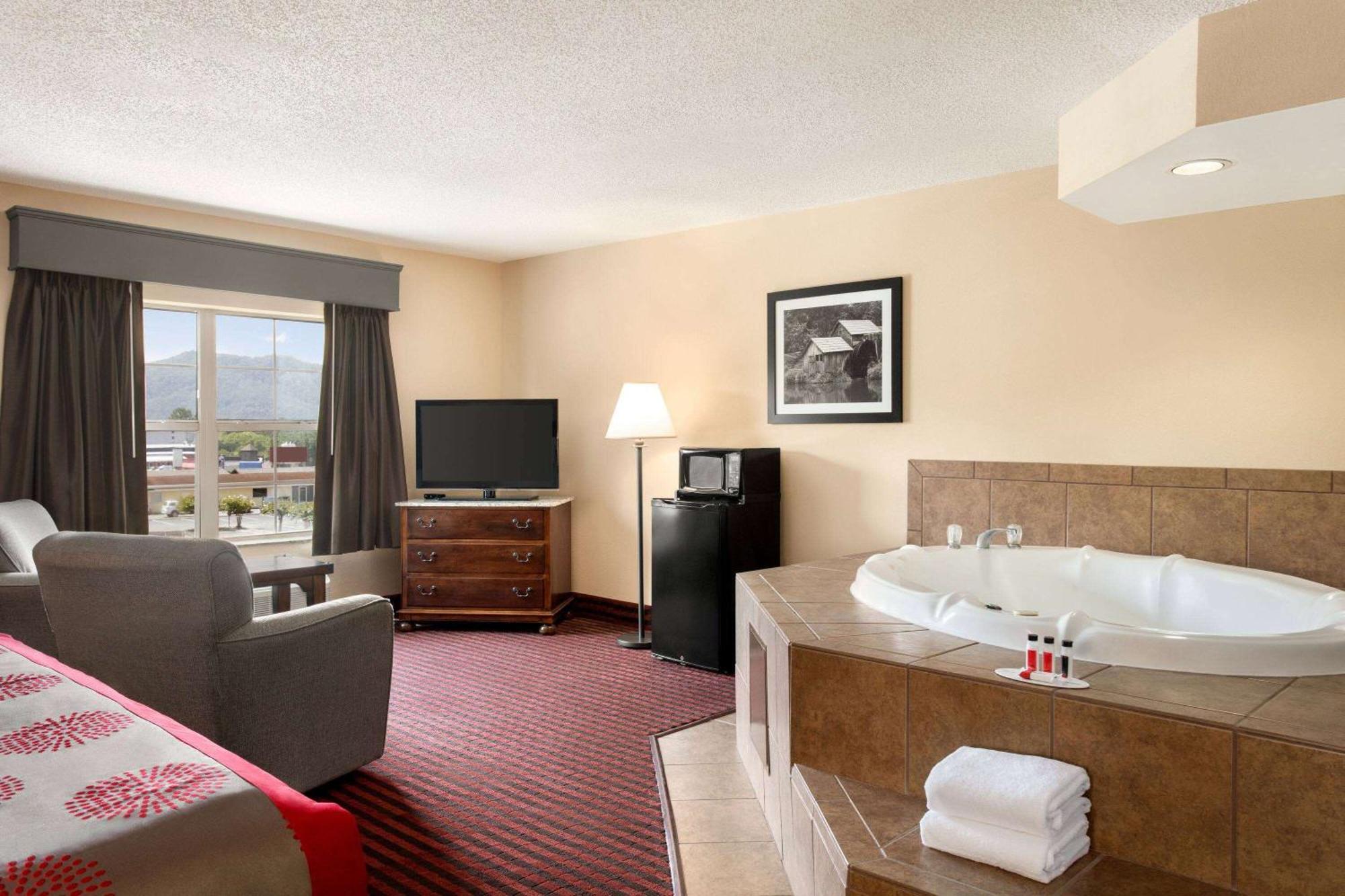 Ramada By Wyndham Pigeon Forge North Hotel Buitenkant foto